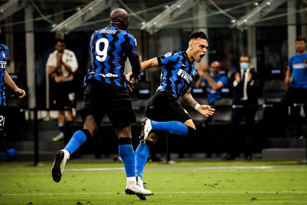  国际米兰依靠劳塔罗梅开二度三比一击败萨索洛  