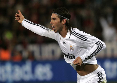  门兴格拉德巴赫边路突破犀利，连入三球锁定胜局