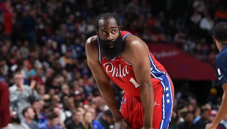  恩比德内线翻江倒海，76人轻取尼克斯续强势